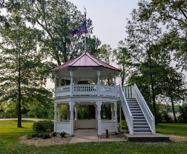 Modern photograph of the Erd-Geist Gazebo in Matoska Park